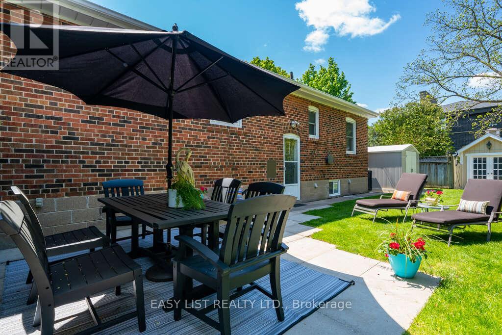 62 Bywood Drive, Toronto (Princess-Rosethorn), Ontario  M9A 1M3 - Photo 8 - W12822856