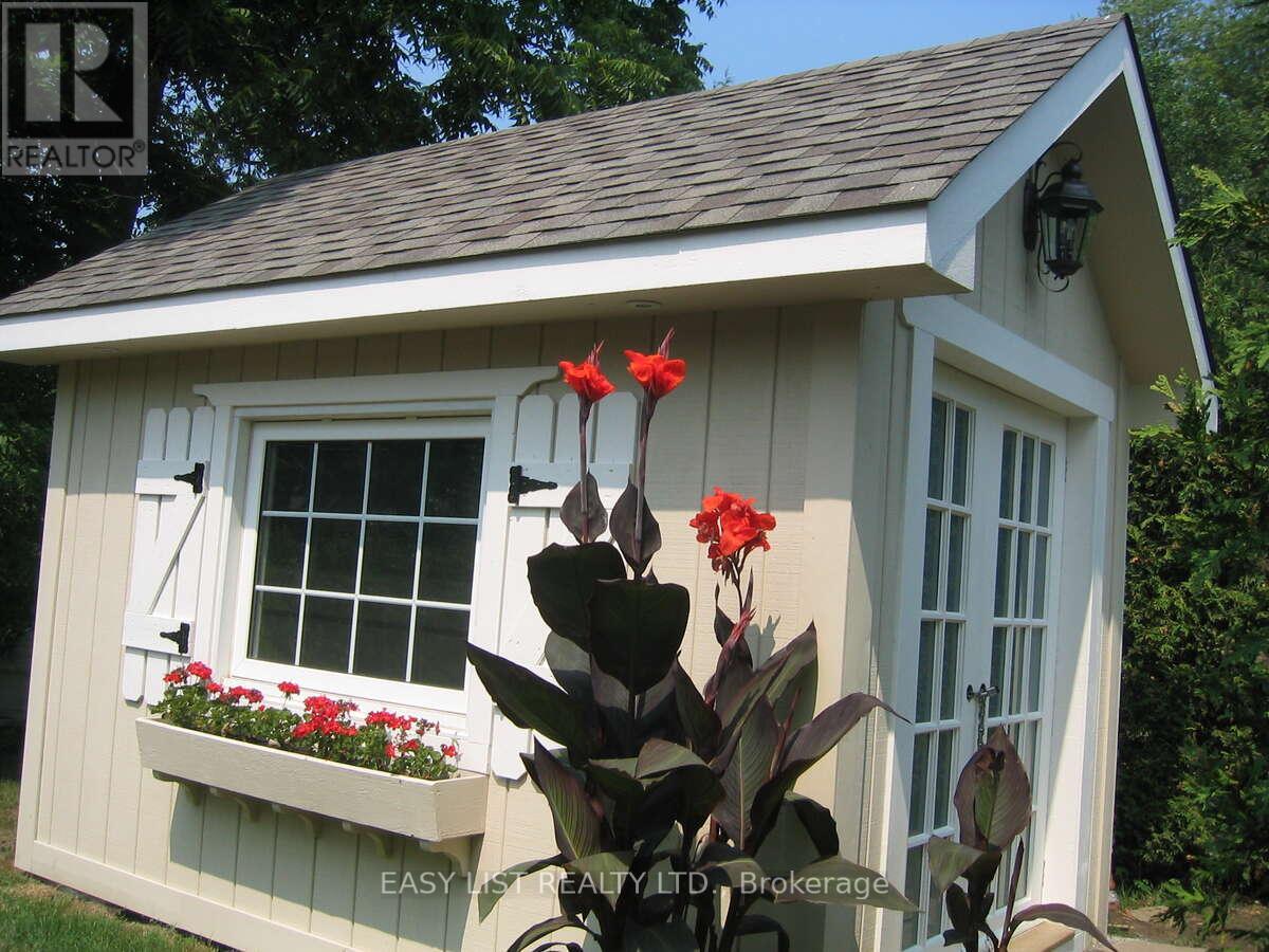 62 Bywood Drive, Toronto (Princess-Rosethorn), Ontario  M9A 1M3 - Photo 9 - W12822856