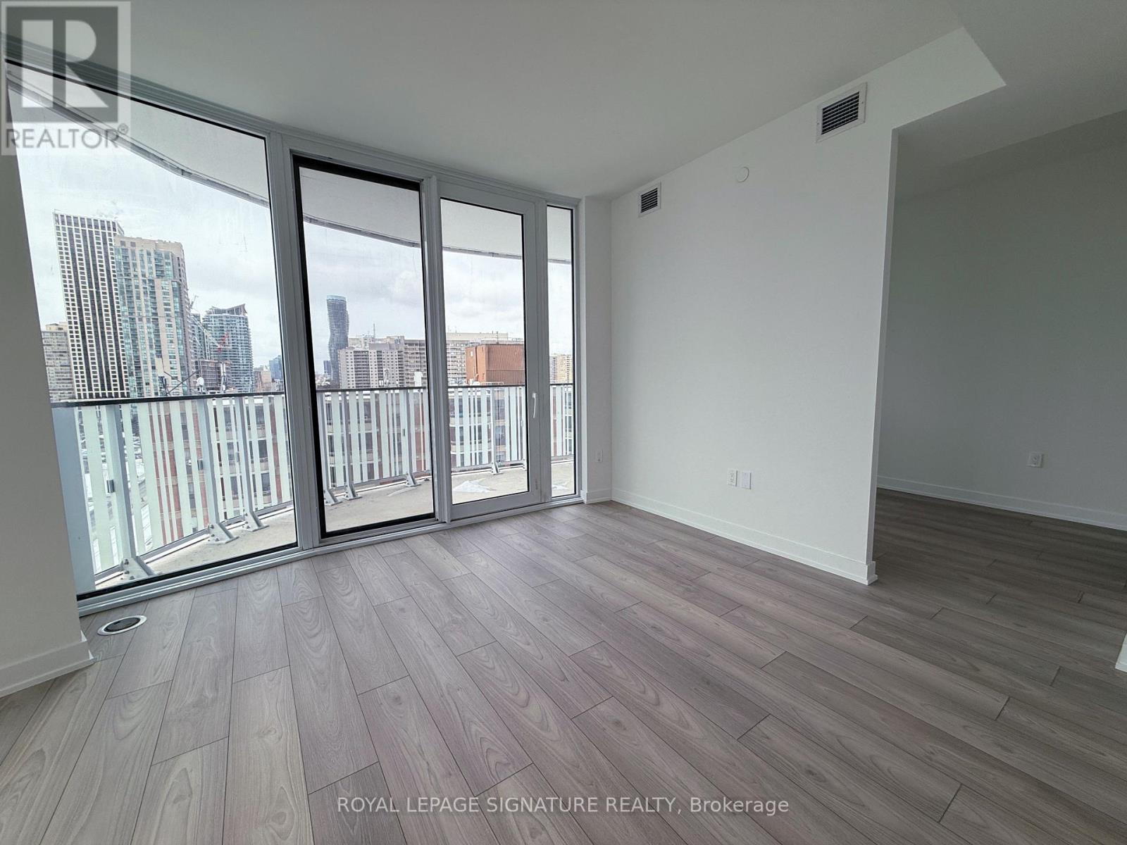 1009 - 1 Fairview Road E, Mississauga (Mississauga Valleys), Ontario  L5A 0B4 - Photo 6 - W12822858