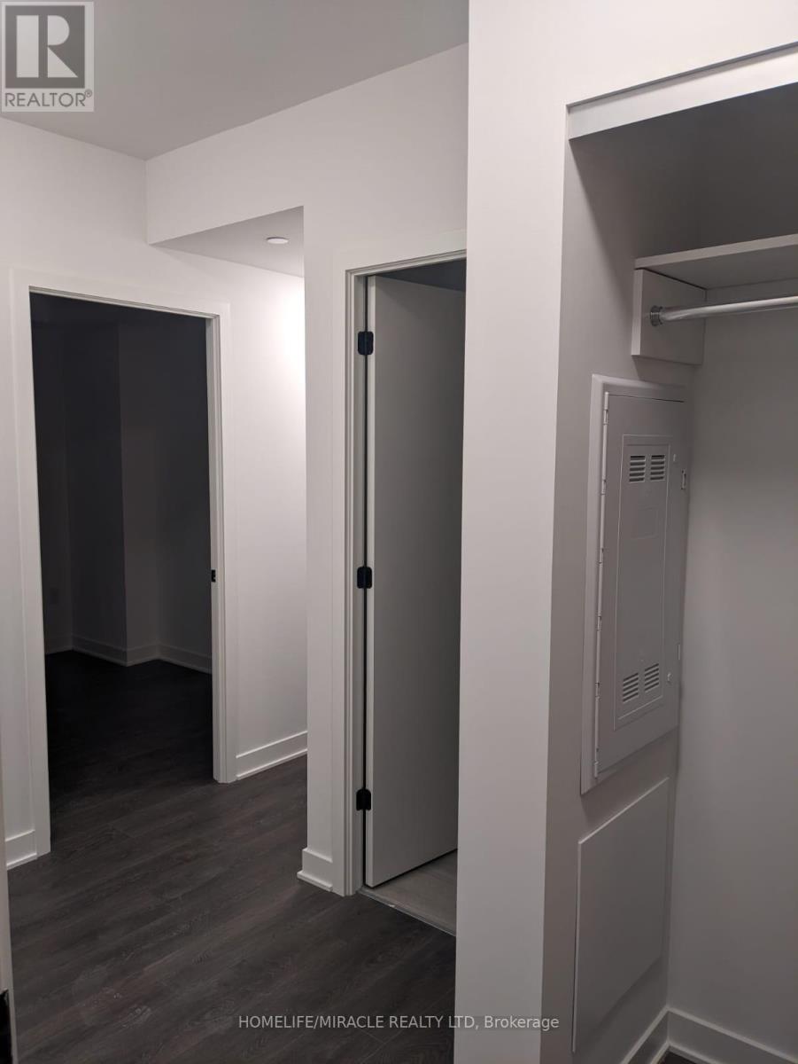 2004 - 36 ZORRA STREET, toronto (islington-city centre west), Ontario