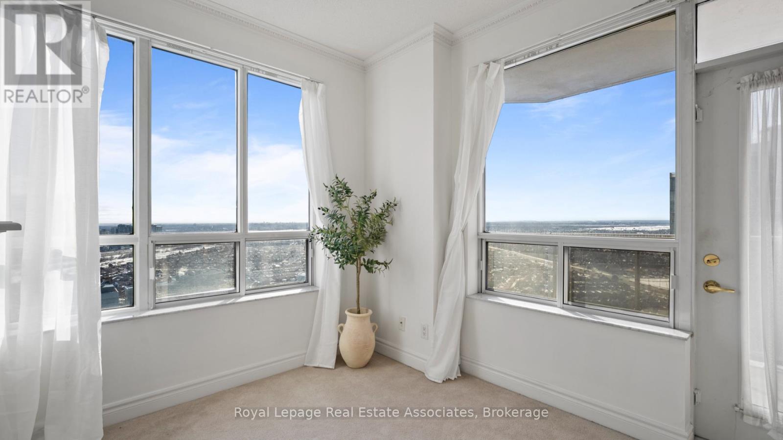 3110 - 25 Kingsbridge Garden Circle, Mississauga, Ontario  L5R 4B1 - Photo 9 - W12822922