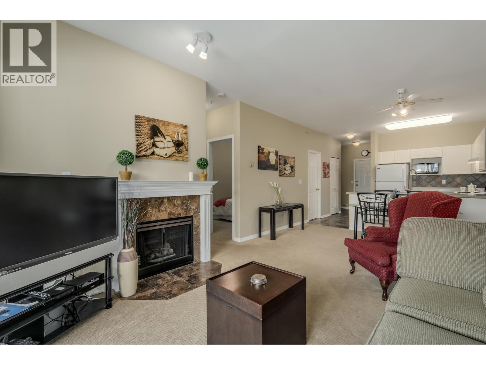 231 2109 Rowland Street, Port Coquitlam, British Columbia  V3C 6J4 - Photo 1 - R3093143