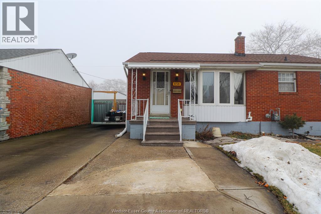 858 Laporte, Windsor, Ontario  N8S 3R4 - Photo 4 - 26004080