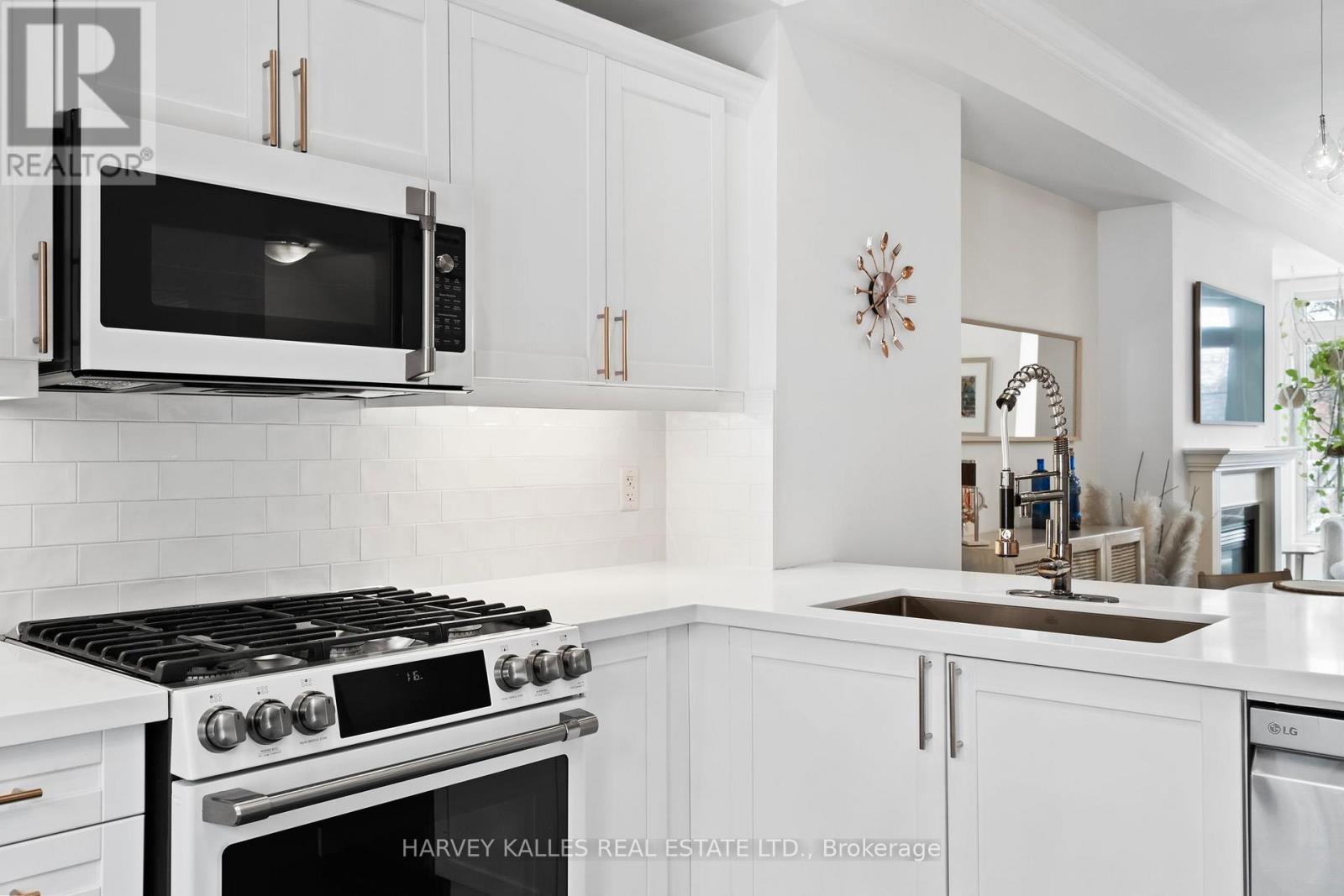 17 Peelar Mews, Toronto (Mimico), Ontario  M8Y 0B1 - Photo 12 - W12822606