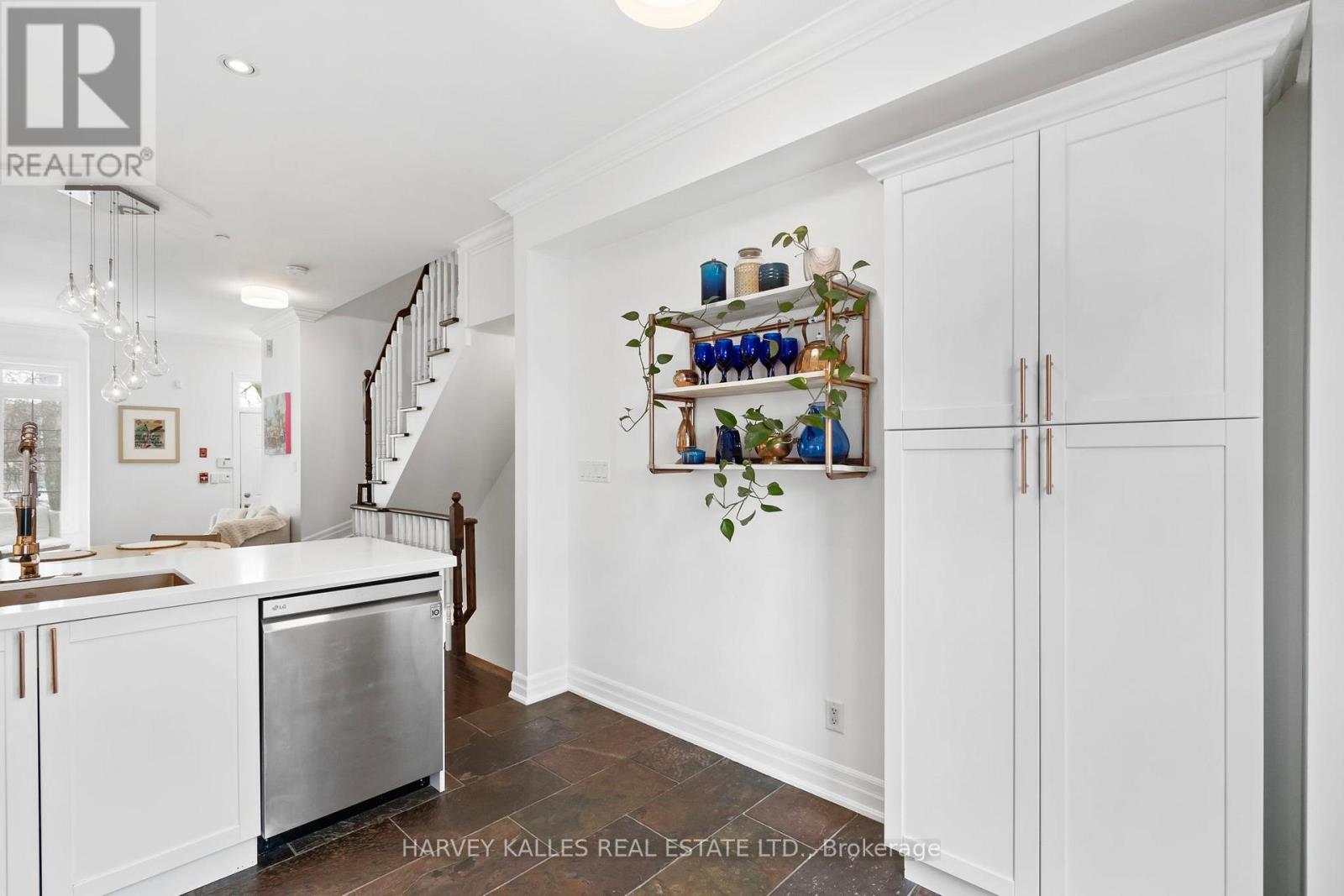 17 Peelar Mews, Toronto (Mimico), Ontario  M8Y 0B1 - Photo 6 - W12822606