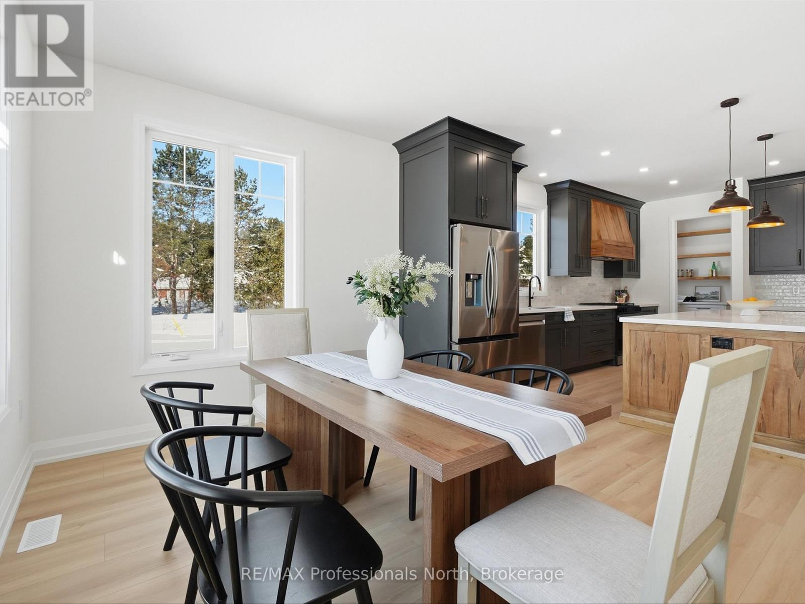 11 Clarkes Lane, Huntsville (Stephenson), Ontario  P0B 1M0 - Photo 15 - X12823074