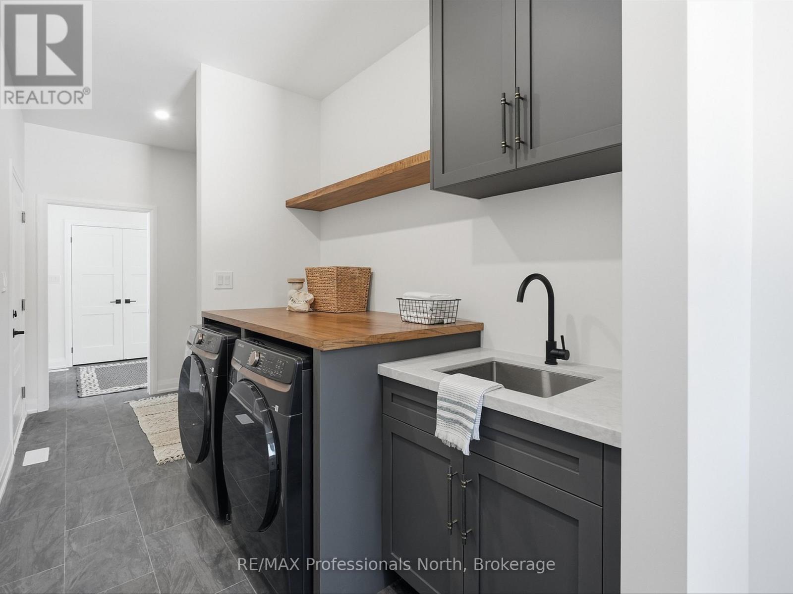 11 Clarkes Lane, Huntsville (Stephenson), Ontario  P0B 1M0 - Photo 20 - X12823074