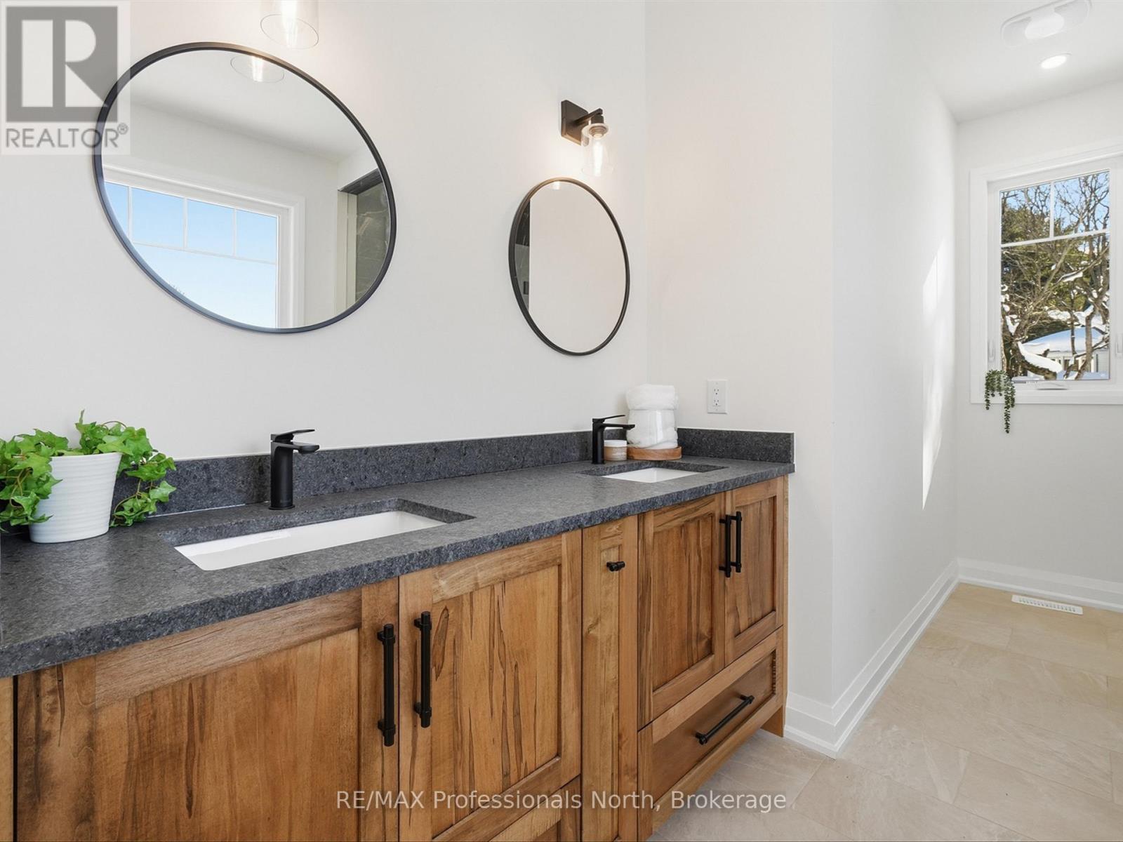 11 Clarkes Lane, Huntsville (Stephenson), Ontario  P0B 1M0 - Photo 33 - X12823074