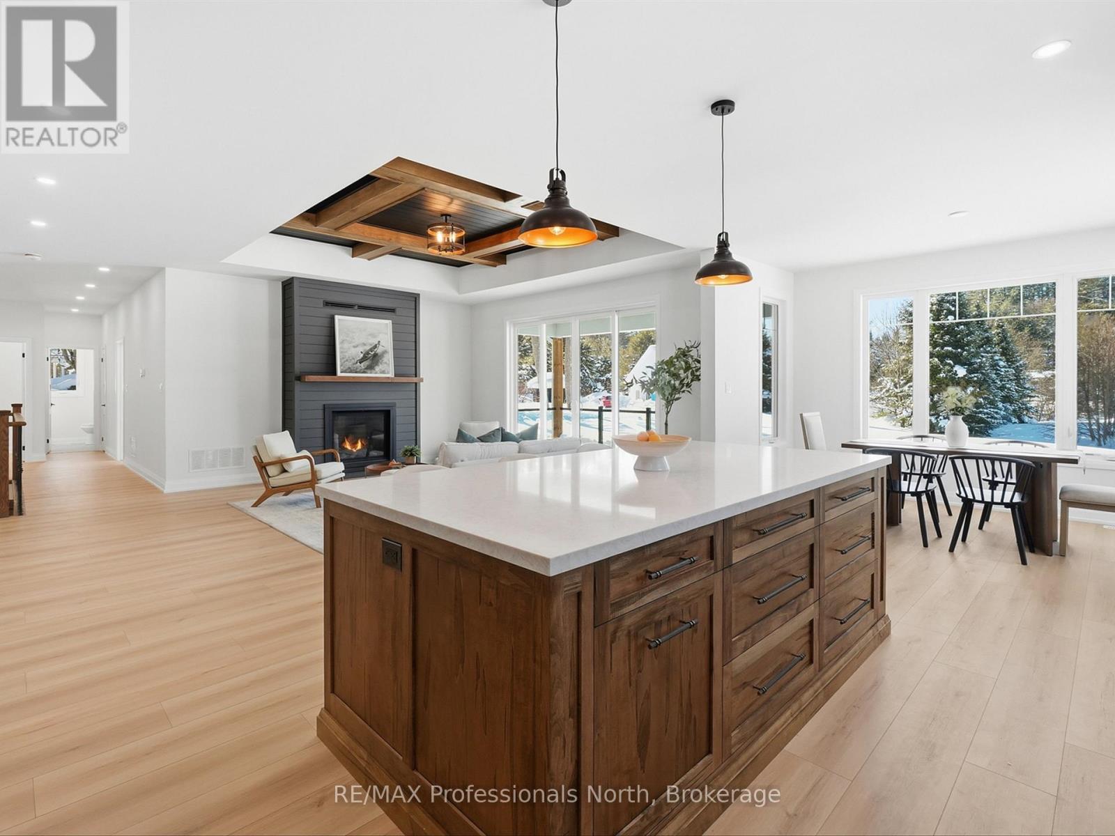 11 Clarkes Lane, Huntsville (Stephenson), Ontario  P0B 1M0 - Photo 7 - X12823074