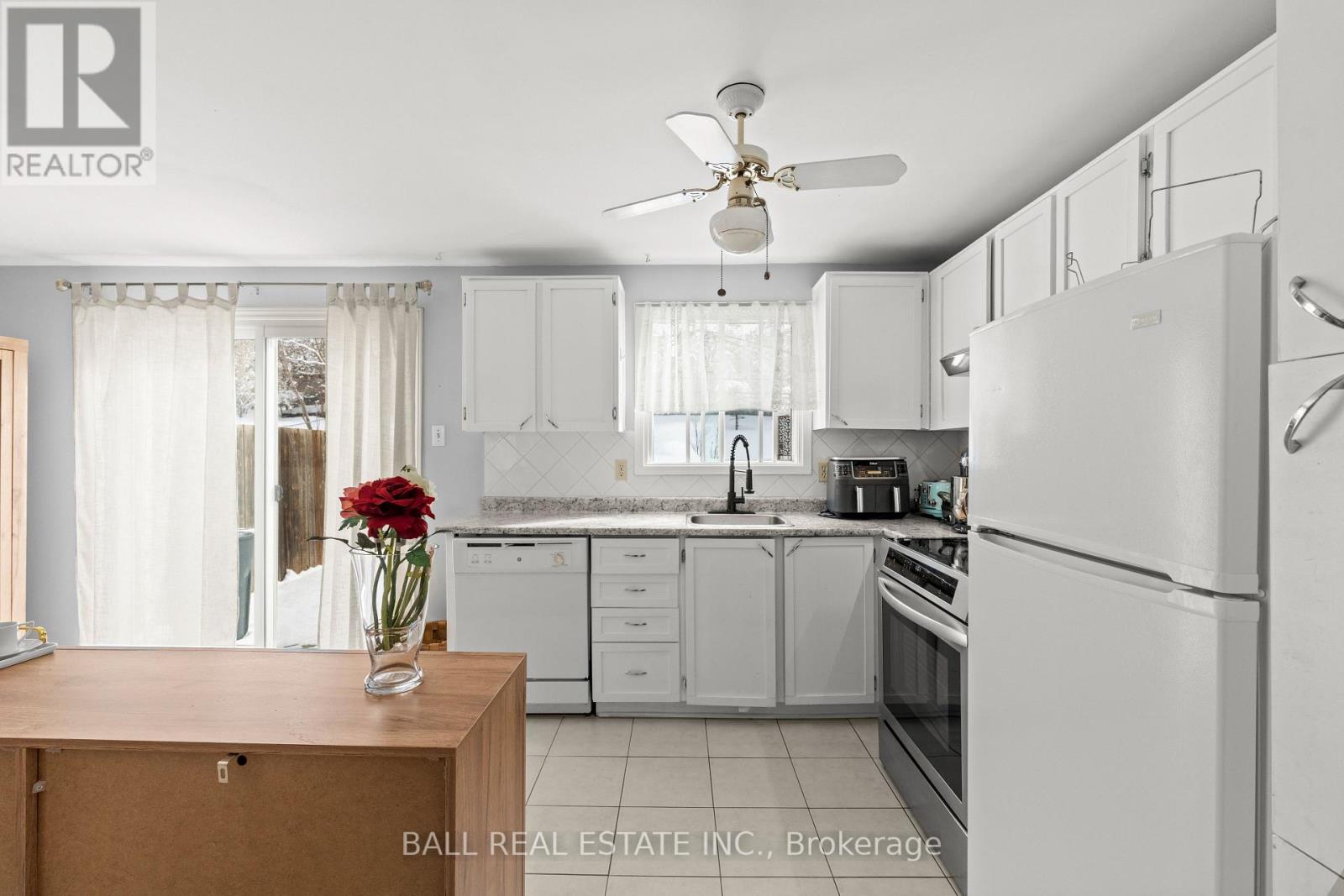 2048 Walker Avenue, Peterborough (Ashburnham Ward 4), Ontario  K9L 1S1 - Photo 13 - X12823064