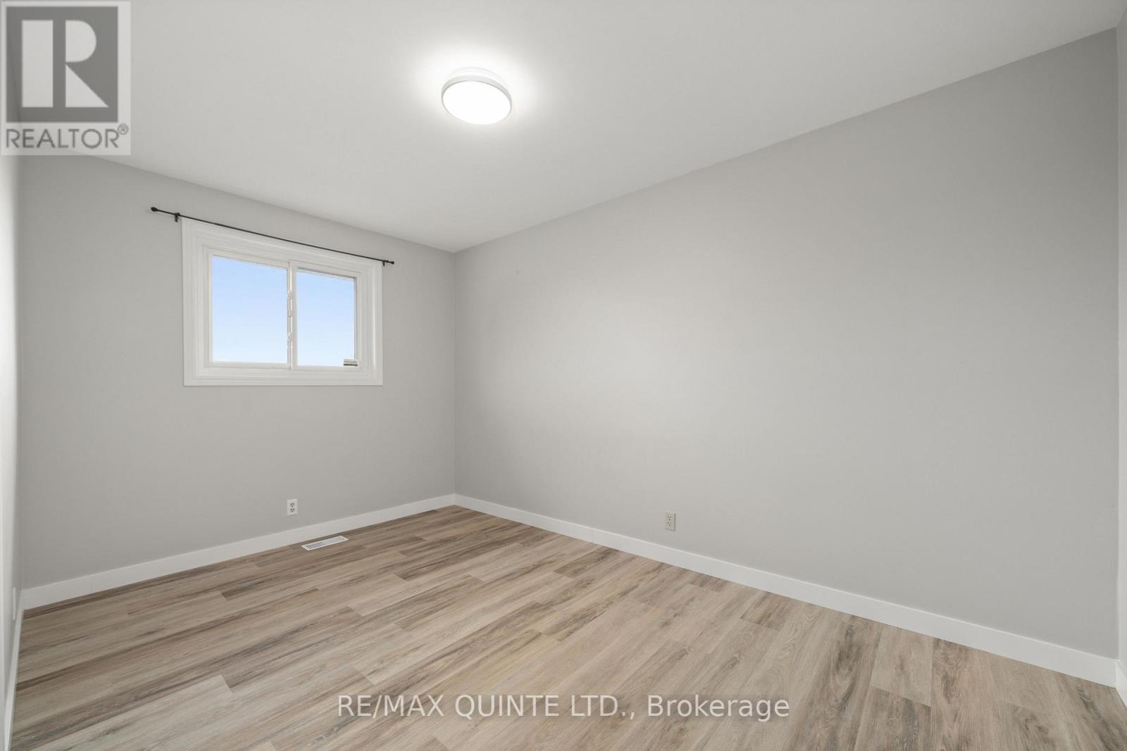 94 Cloverleaf Drive, Belleville (Thurlow Ward), Ontario  K8N 4Z5 - Photo 14 - X12823146