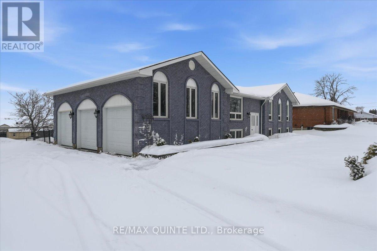 94 Cloverleaf Drive, Belleville (Thurlow Ward), Ontario  K8N 4Z5 - Photo 2 - X12823146