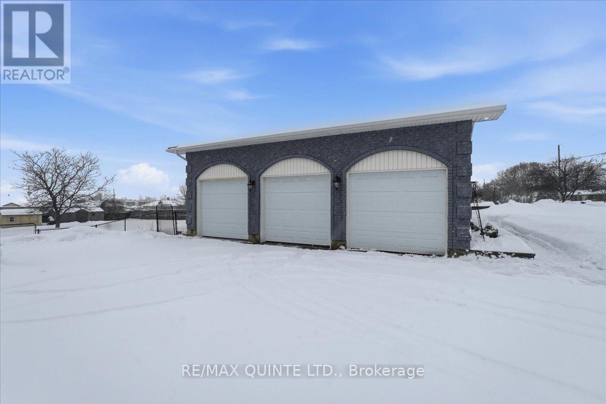 94 Cloverleaf Drive, Belleville (Thurlow Ward), Ontario  K8N 4Z5 - Photo 3 - X12823146