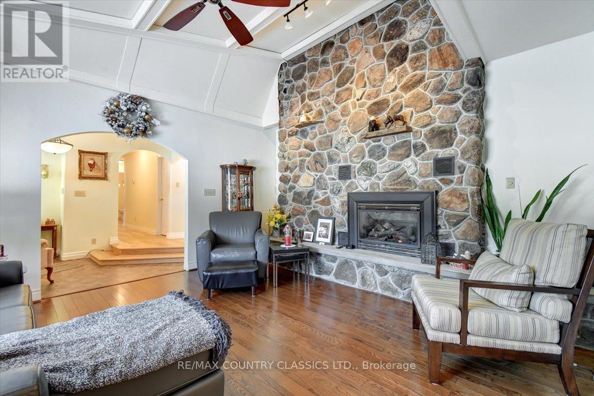 37 Golfview Drive, Bancroft (Bancroft Ward), Ontario  K0L 1C0 - Photo 11 - X12823160