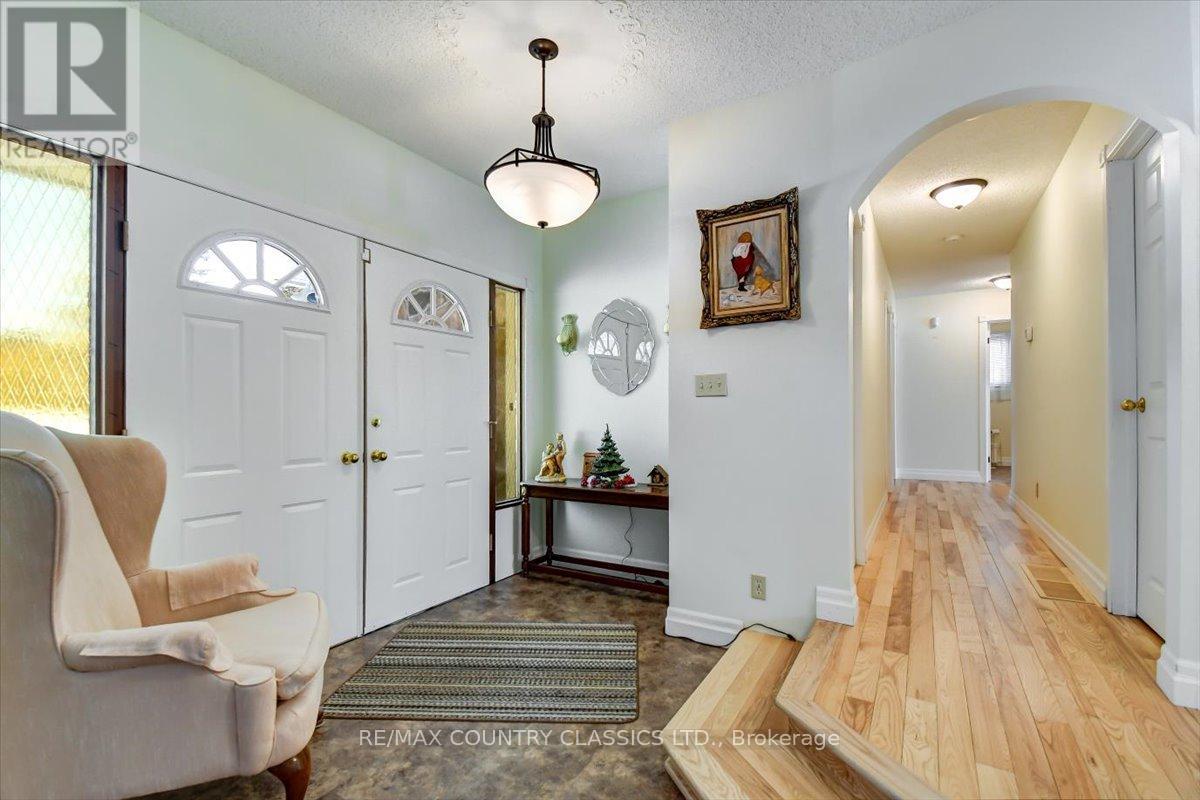 37 Golfview Drive, Bancroft (Bancroft Ward), Ontario  K0L 1C0 - Photo 5 - X12823160