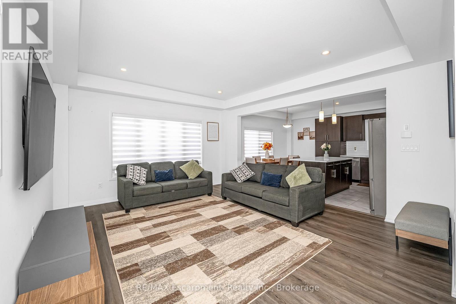 61 Wilson Drive, Thorold (Hurricane/merrittville), Ontario  L2V 0M4 - Photo 6 - X12823212