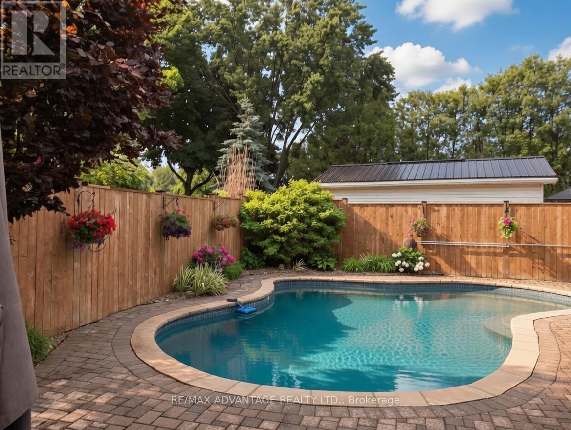 572 Huntingdon Drive, London South (South R), Ontario  N6C 4J4 - Photo 4 - X12822990