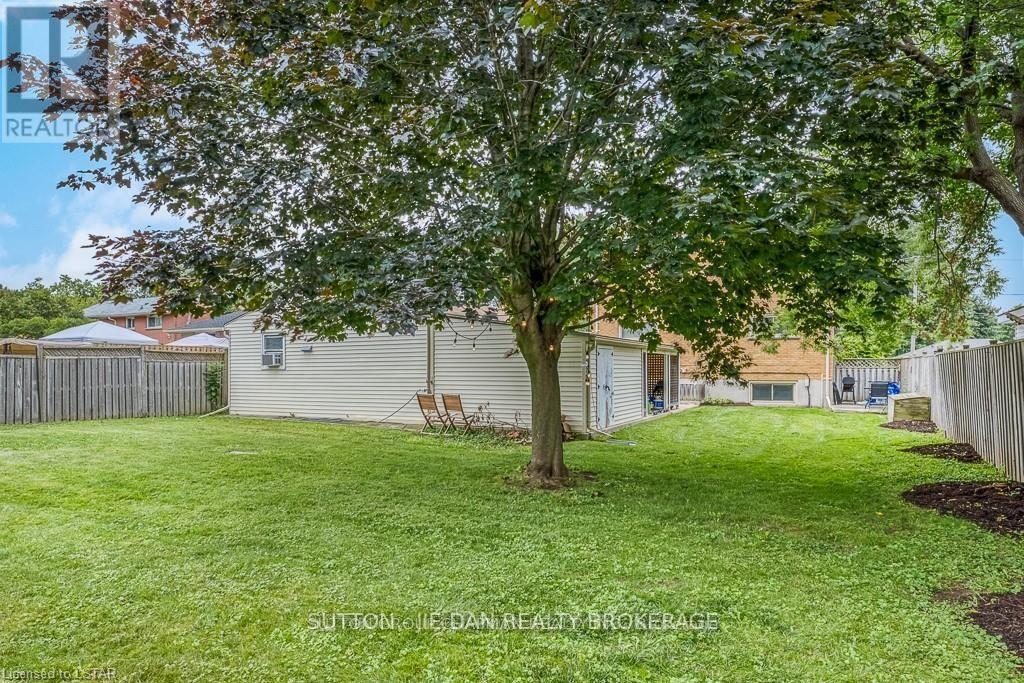 228 Burnside Drive, London East (East I), Ontario  N5V 1B9 - Photo 10 - X12823036