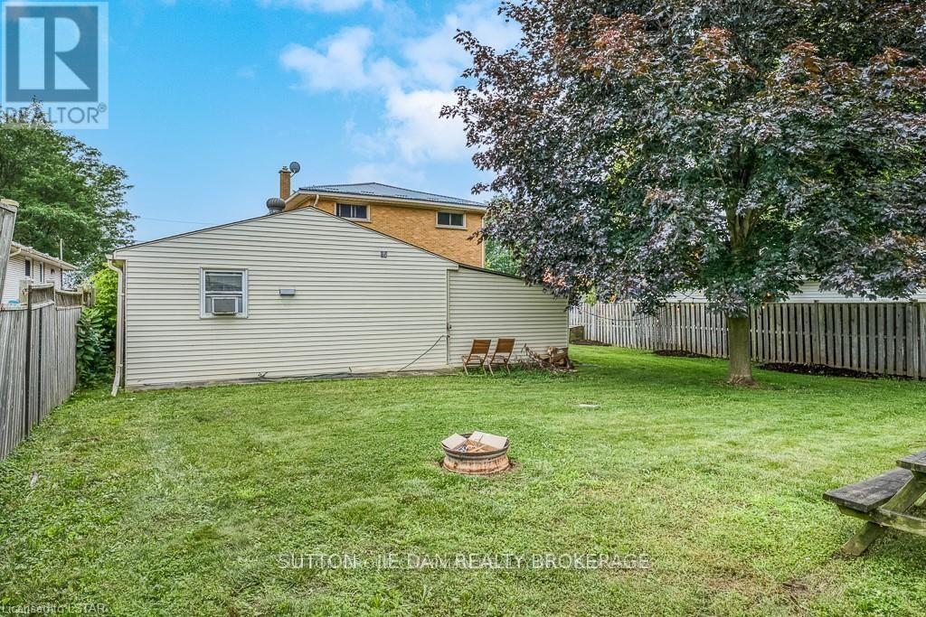 228 Burnside Drive, London East (East I), Ontario  N5V 1B9 - Photo 11 - X12823036