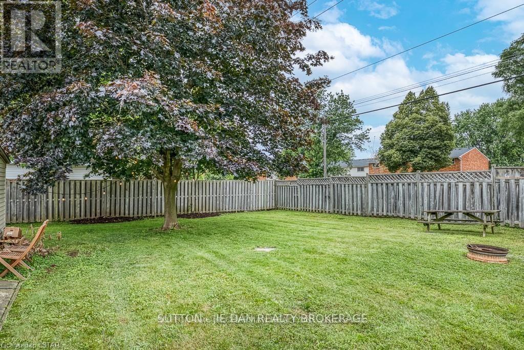 228 Burnside Drive, London East (East I), Ontario  N5V 1B9 - Photo 12 - X12823036