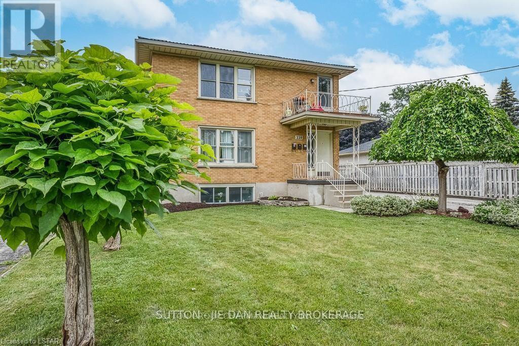 228 Burnside Drive, London East (East I), Ontario  N5V 1B9 - Photo 2 - X12823036