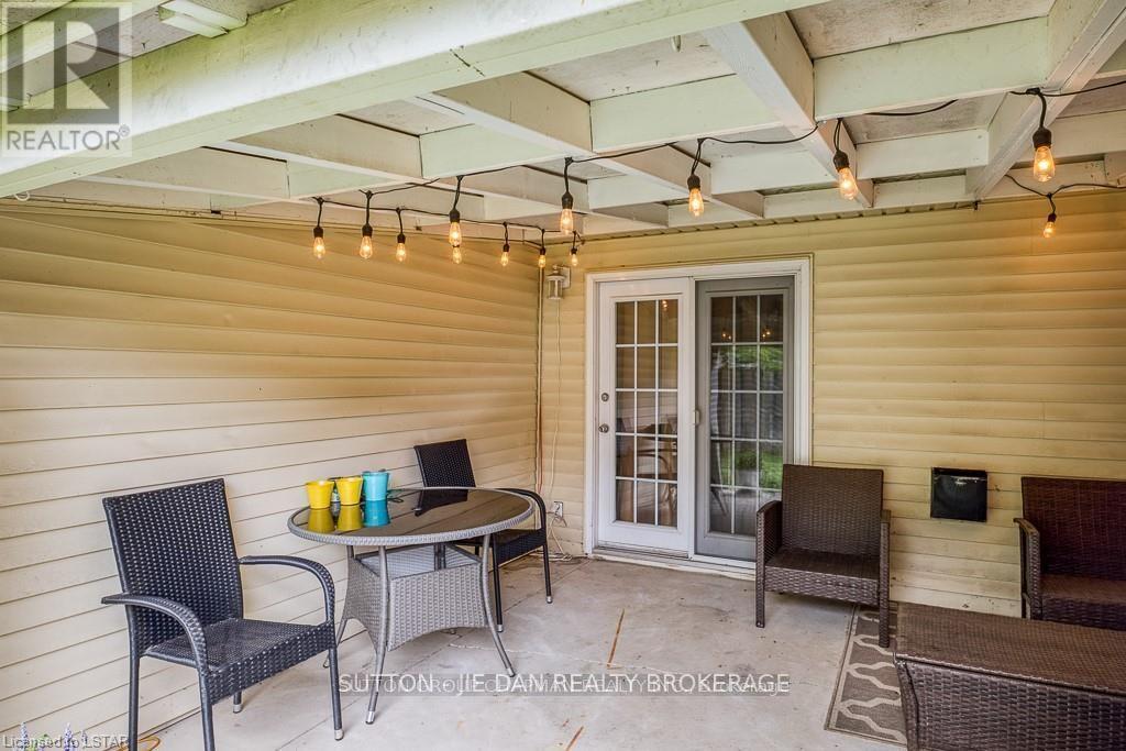 228 Burnside Drive, London East (East I), Ontario  N5V 1B9 - Photo 8 - X12823036