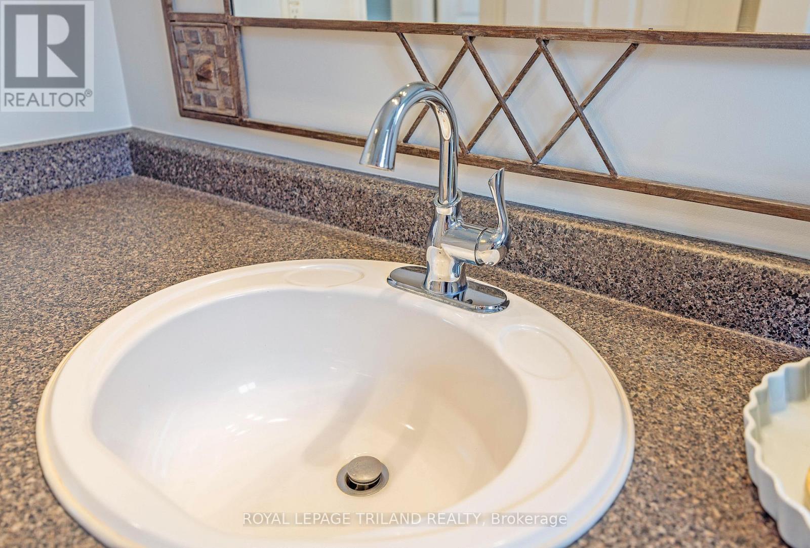 472 Talltree Crescent, London East, Ontario  N5V 5E6 - Photo 18 - X12823080