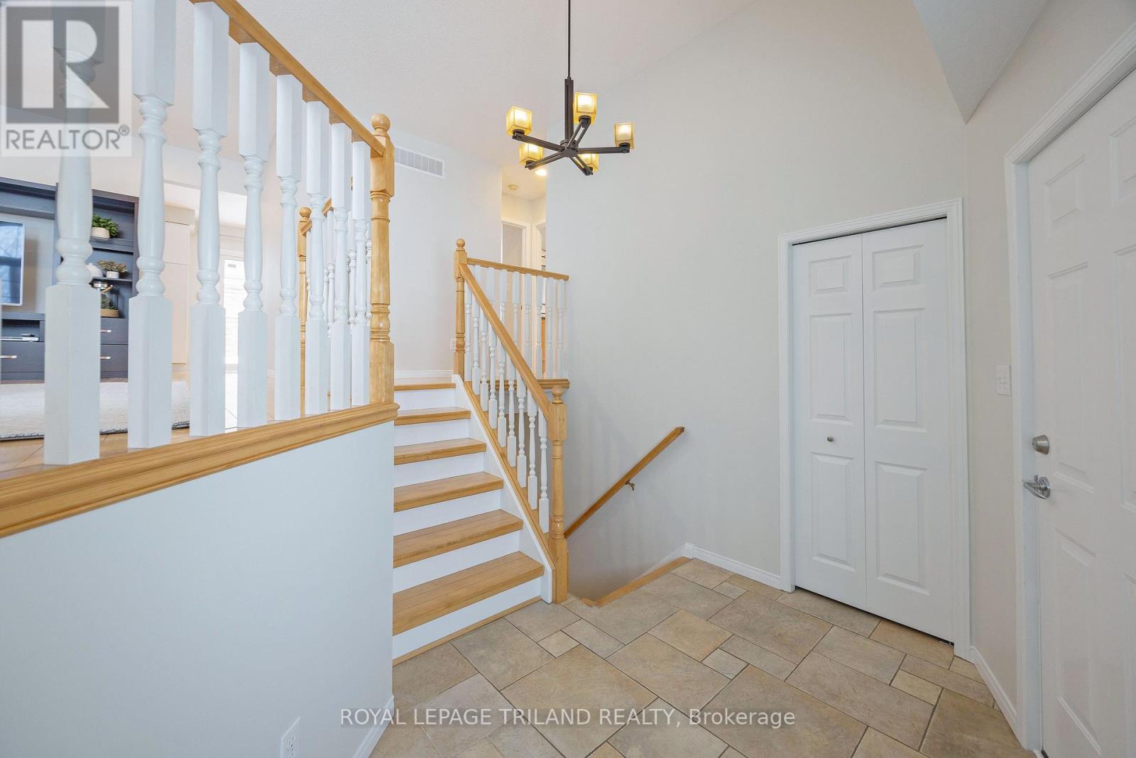 472 Talltree Crescent, London East, Ontario  N5V 5E6 - Photo 2 - X12823080