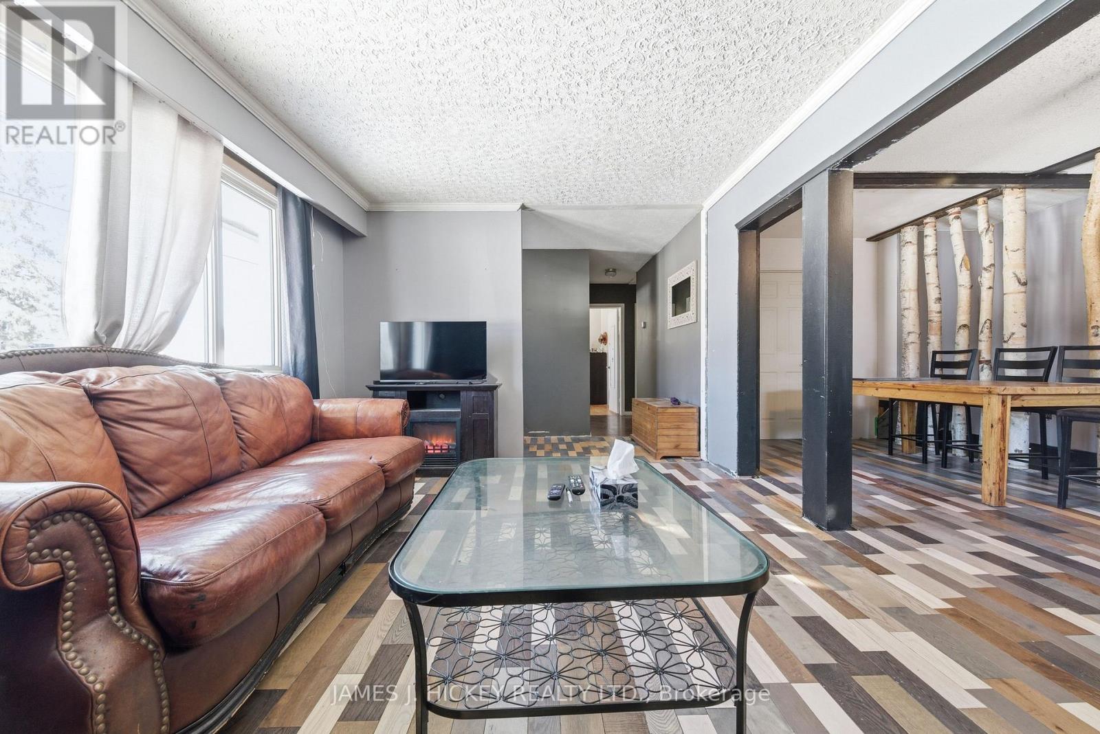 115 Lorne Place, Laurentian Hills, Ontario  K0J 1P0 - Photo 3 - X12823122