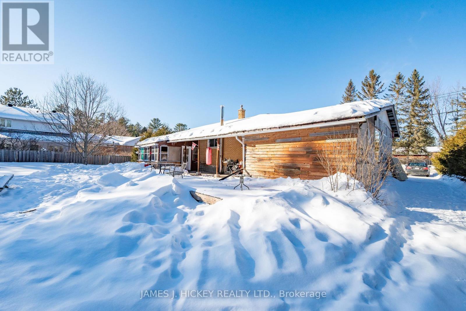 115 Lorne Place, Laurentian Hills, Ontario  K0J 1P0 - Photo 35 - X12823122