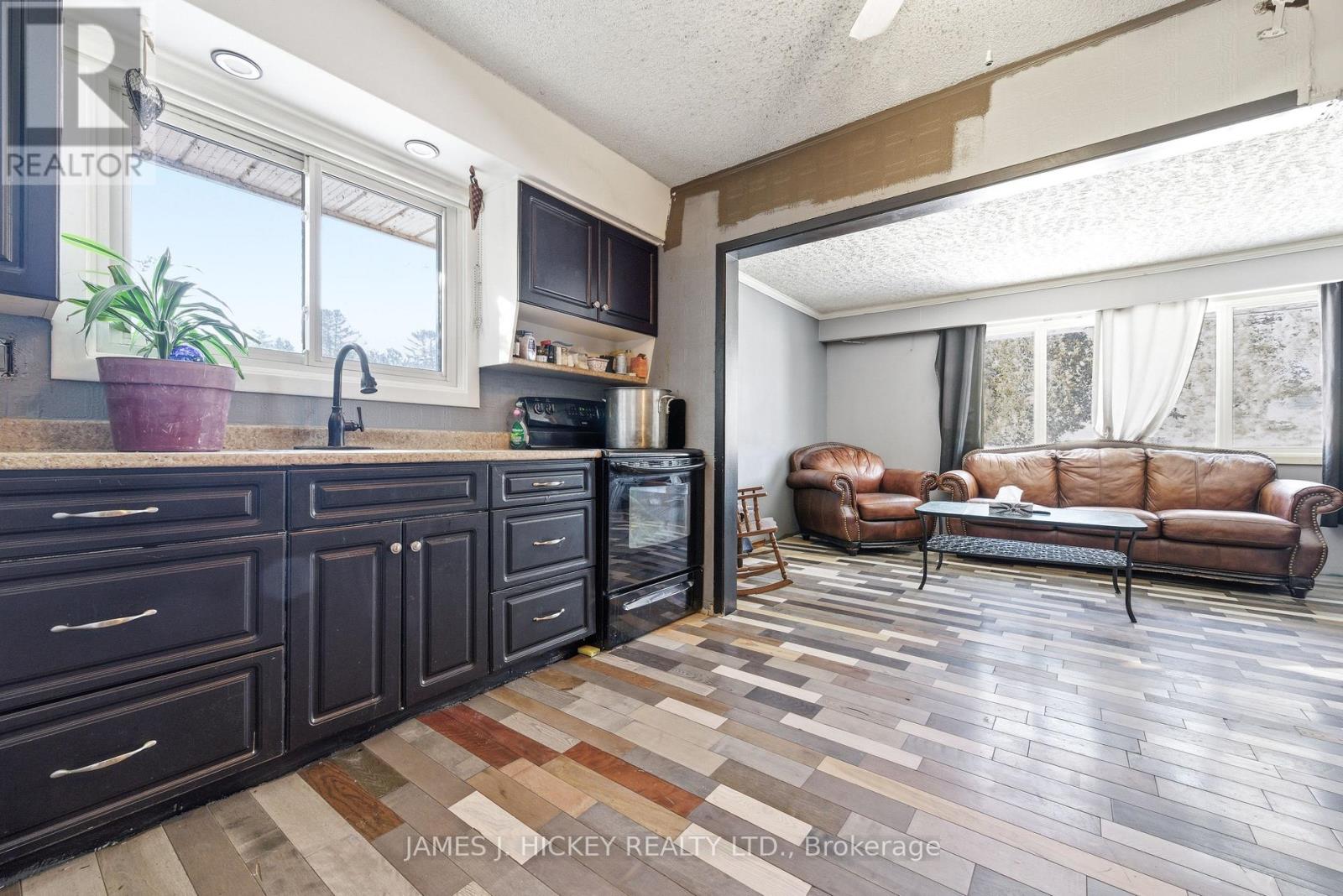 115 Lorne Place, Laurentian Hills, Ontario  K0J 1P0 - Photo 7 - X12823122