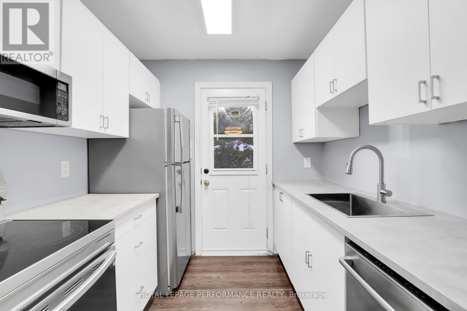 8d Lovell Lane, Ottawa, Ontario  K2H 9B6 - Photo 10 - X12823040