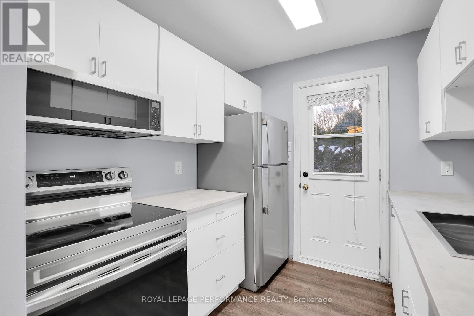 8d Lovell Lane, Ottawa, Ontario  K2H 9B6 - Photo 11 - X12823040