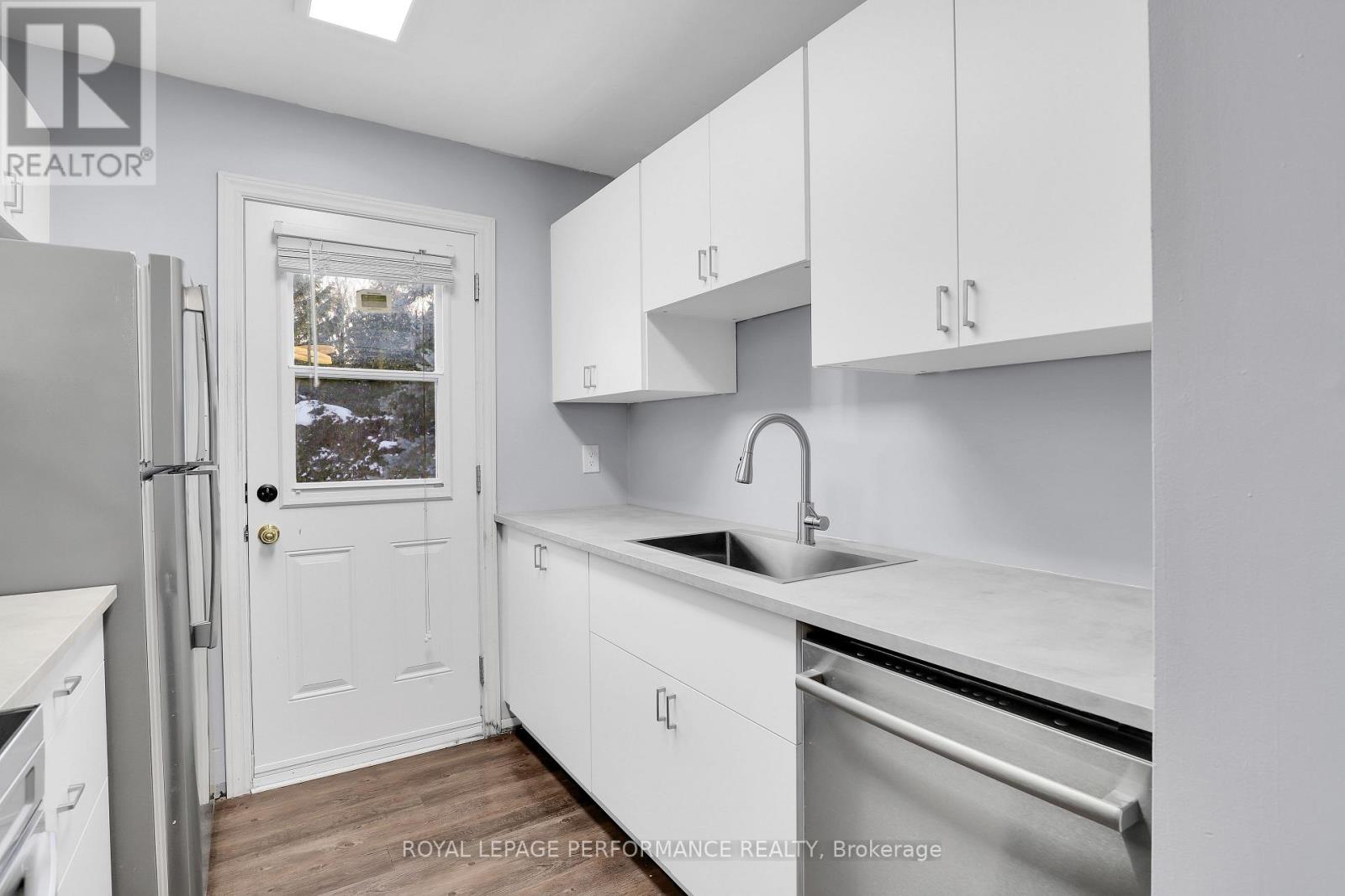 8d Lovell Lane, Ottawa, Ontario  K2H 9B6 - Photo 13 - X12823040