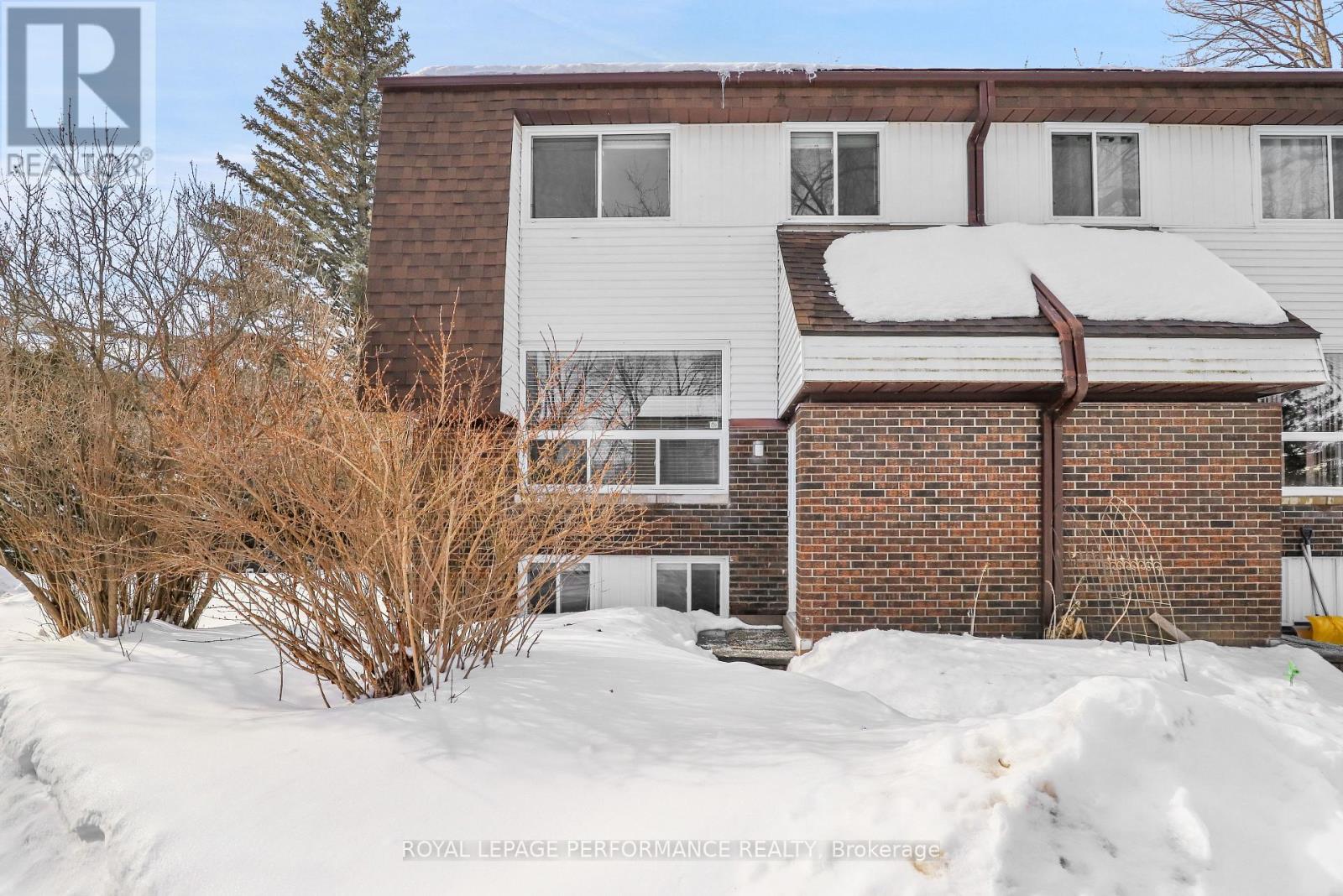 8d Lovell Lane, Ottawa, Ontario  K2H 9B6 - Photo 2 - X12823040