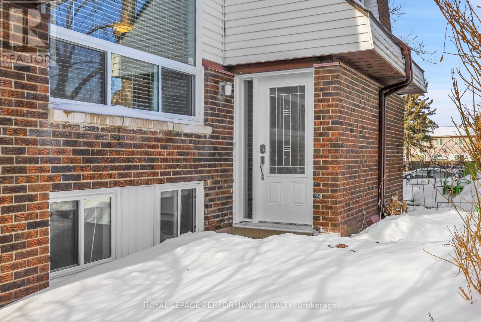 8d Lovell Lane, Ottawa, Ontario  K2H 9B6 - Photo 3 - X12823040