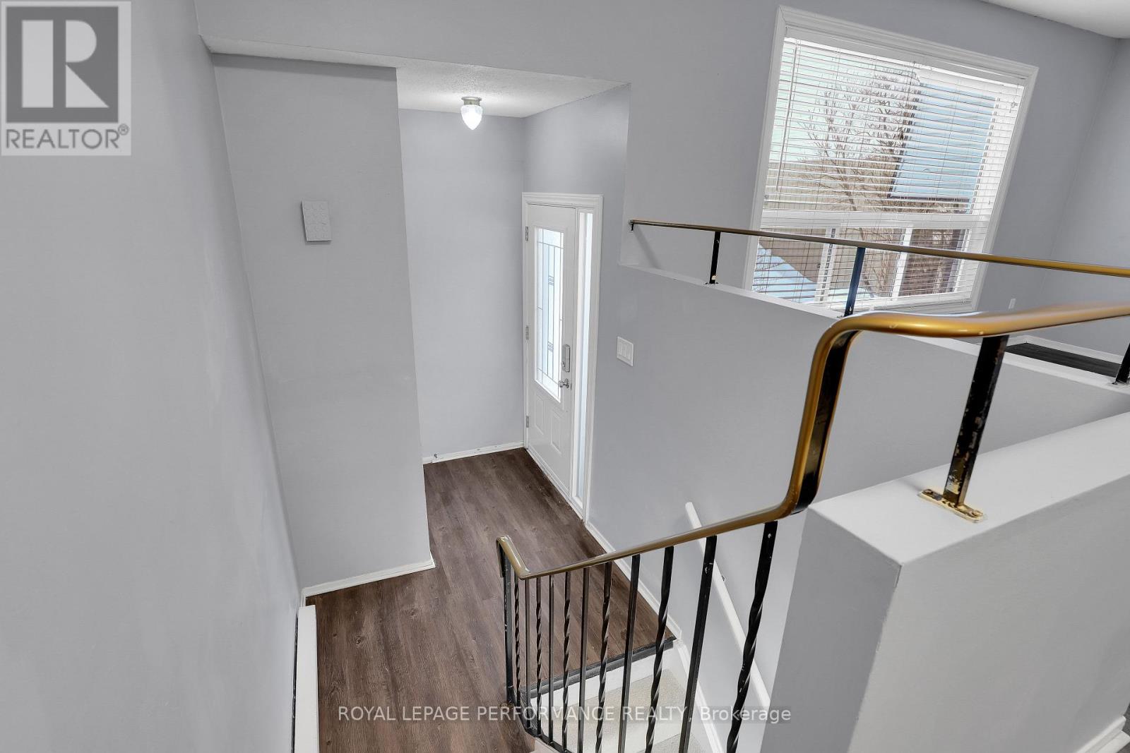8d Lovell Lane, Ottawa, Ontario  K2H 9B6 - Photo 4 - X12823040