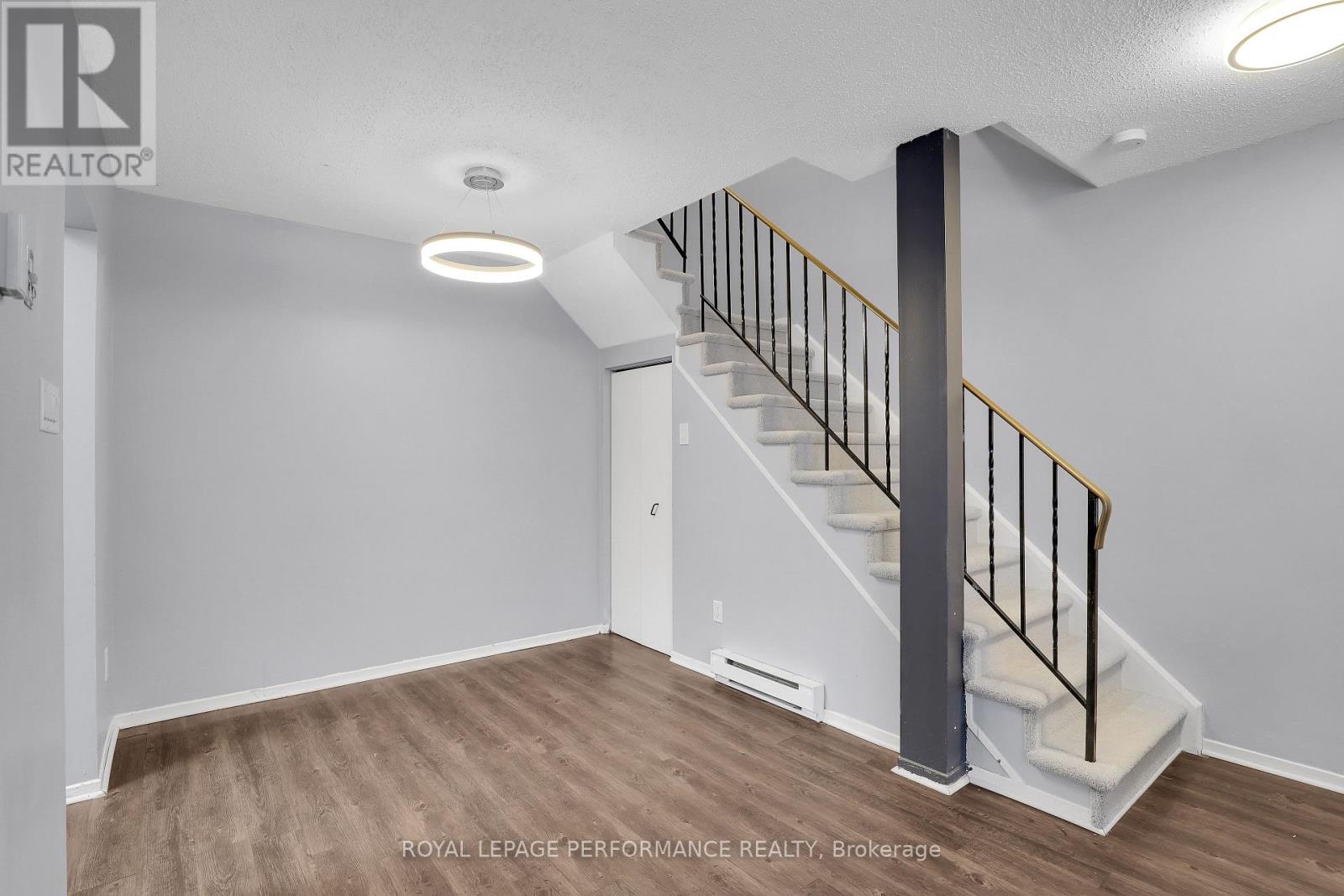 8d Lovell Lane, Ottawa, Ontario  K2H 9B6 - Photo 7 - X12823040