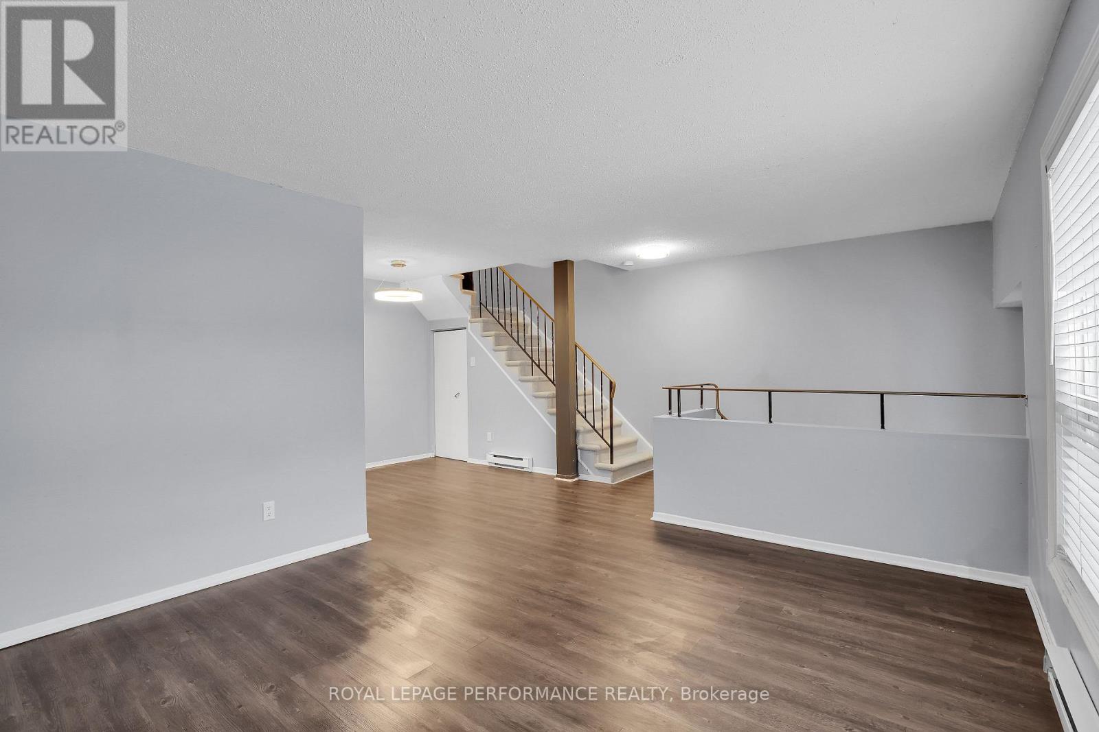 8d Lovell Lane, Ottawa, Ontario  K2H 9B6 - Photo 8 - X12823040