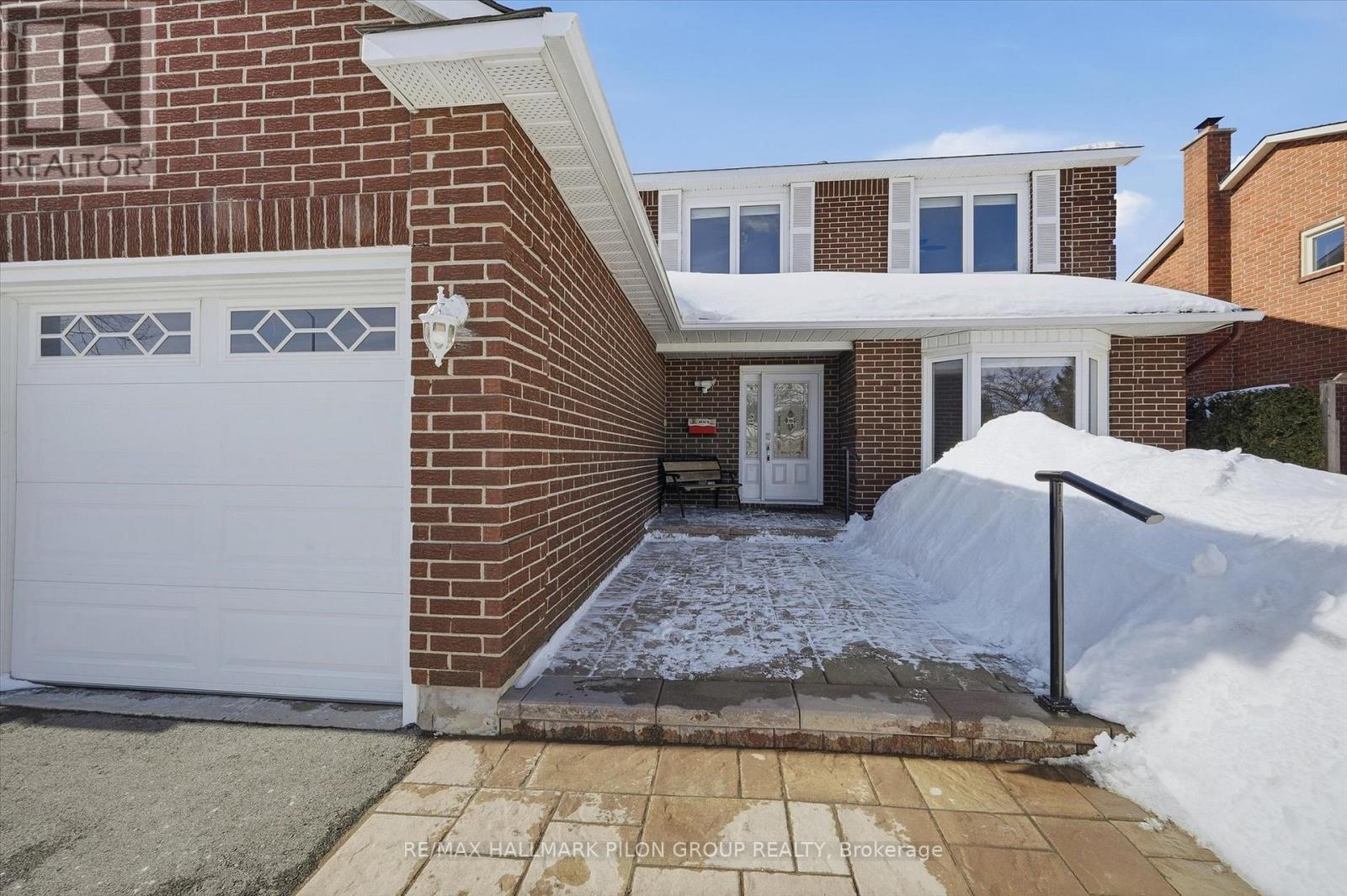 1354 Mountainside Crescent, Ottawa, Ontario  K1E 3G5 - Photo 2 - X12823104