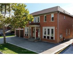 17 BALLANTYNE DRIVE, Ajax, Ontario