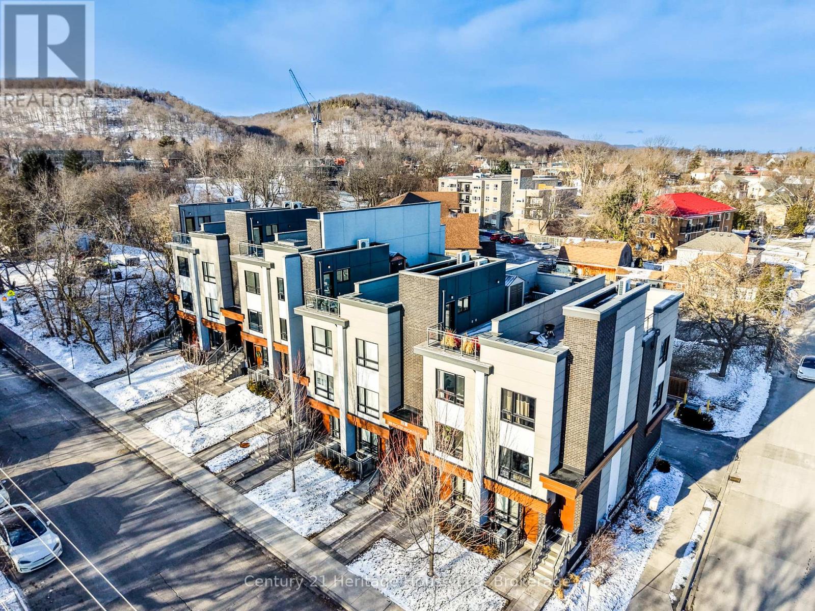 8 - 39 Robinson Street N, Grimsby (Grimsby East), Ontario  L3M 3C9 - Photo 1 - X12823066