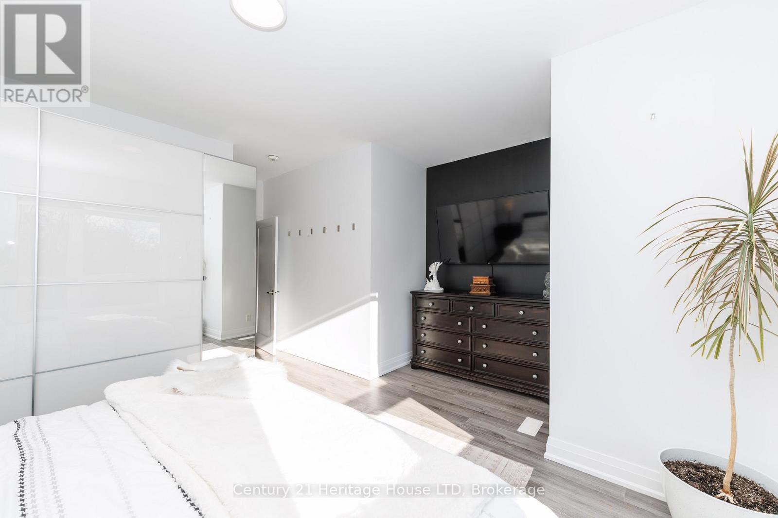 8 - 39 Robinson Street N, Grimsby (Grimsby East), Ontario  L3M 3C9 - Photo 26 - X12823066