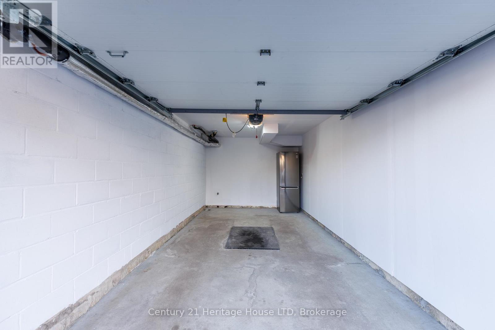 8 - 39 Robinson Street N, Grimsby (Grimsby East), Ontario  L3M 3C9 - Photo 45 - X12823066