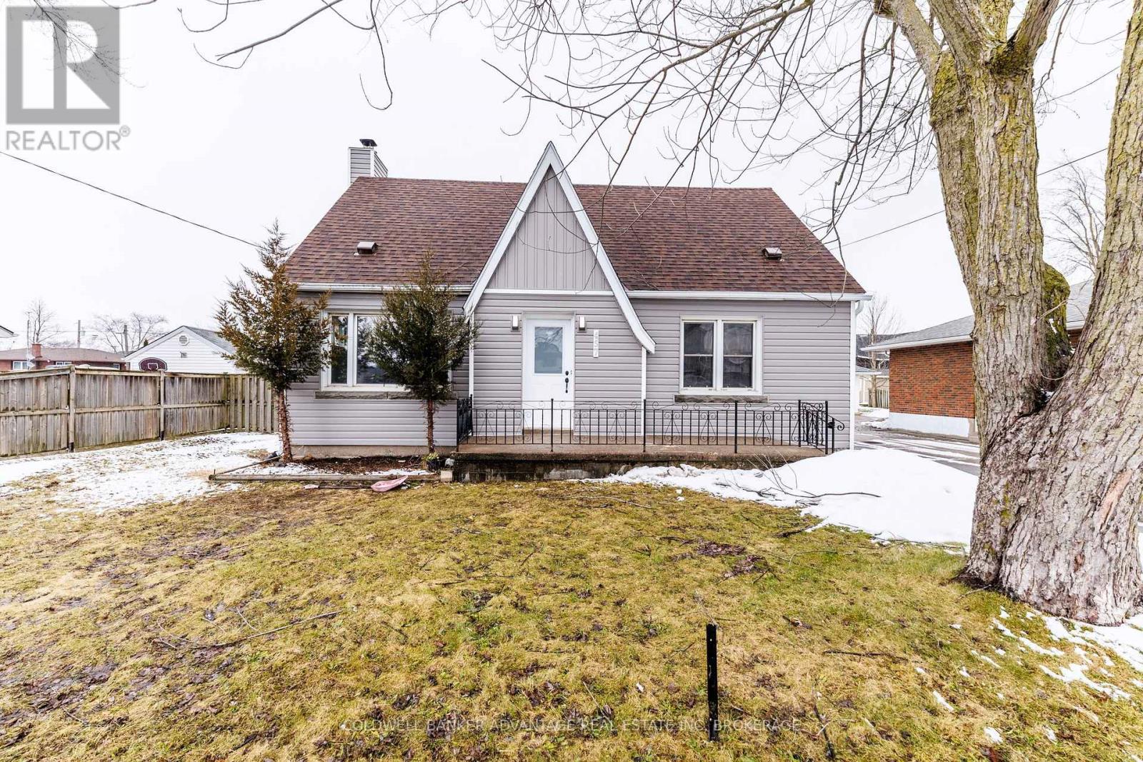 457 Southworth Street S, Welland, Ontario  L3B 2A1 - Photo 2 - X12823108