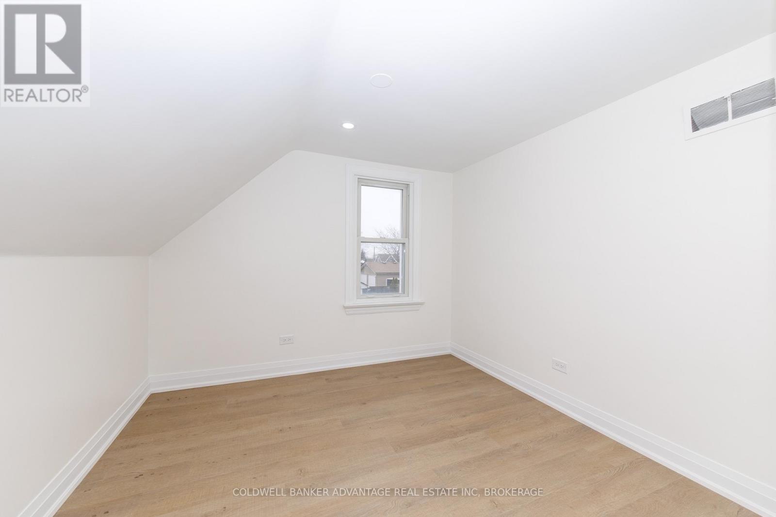 457 Southworth Street S, Welland, Ontario  L3B 2A1 - Photo 22 - X12823108