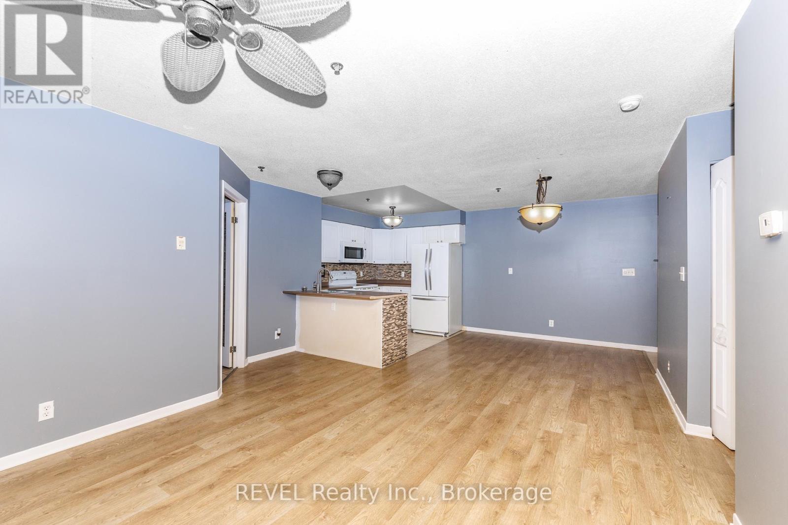 1318 - 330 Prince Charles South Drive, Welland, Ontario  L3C 7B3 - Photo 12 - X12823150