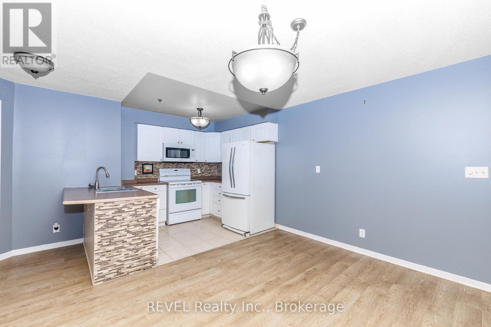 1318 - 330 Prince Charles South Drive, Welland, Ontario  L3C 7B3 - Photo 13 - X12823150