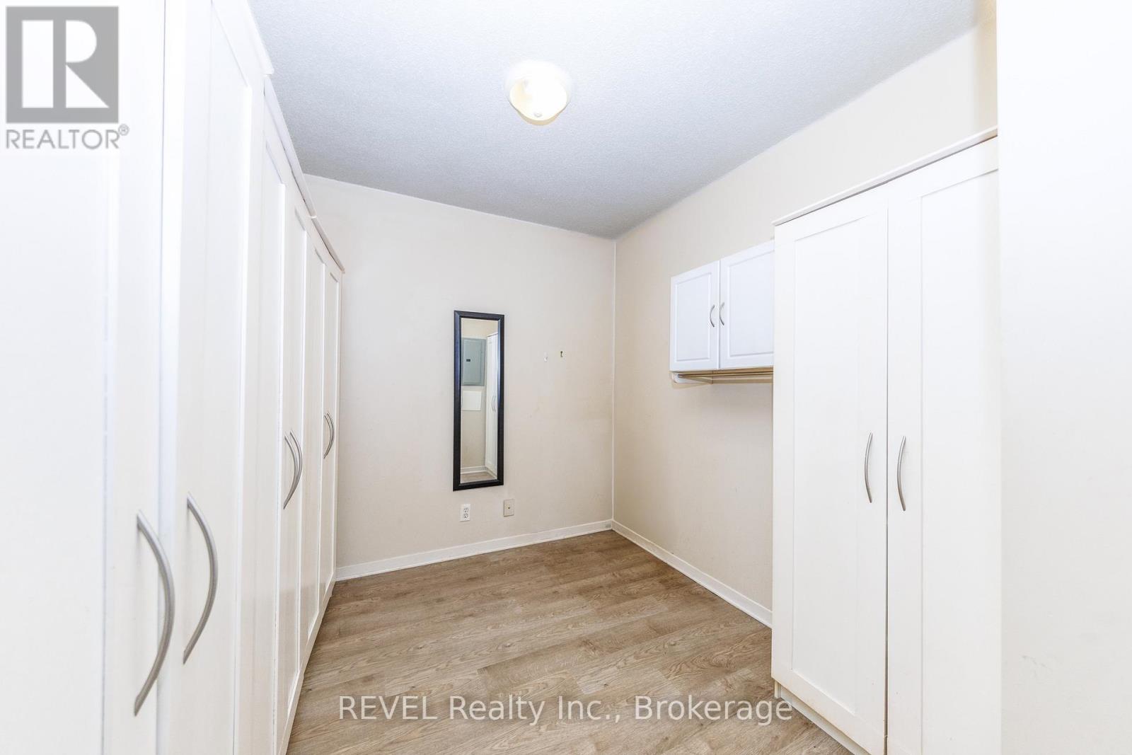 1318 - 330 Prince Charles South Drive, Welland, Ontario  L3C 7B3 - Photo 5 - X12823150