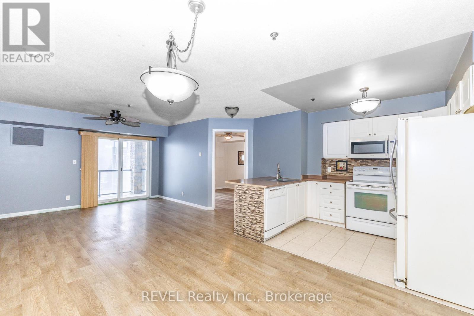 1318 - 330 Prince Charles South Drive, Welland, Ontario  L3C 7B3 - Photo 6 - X12823150